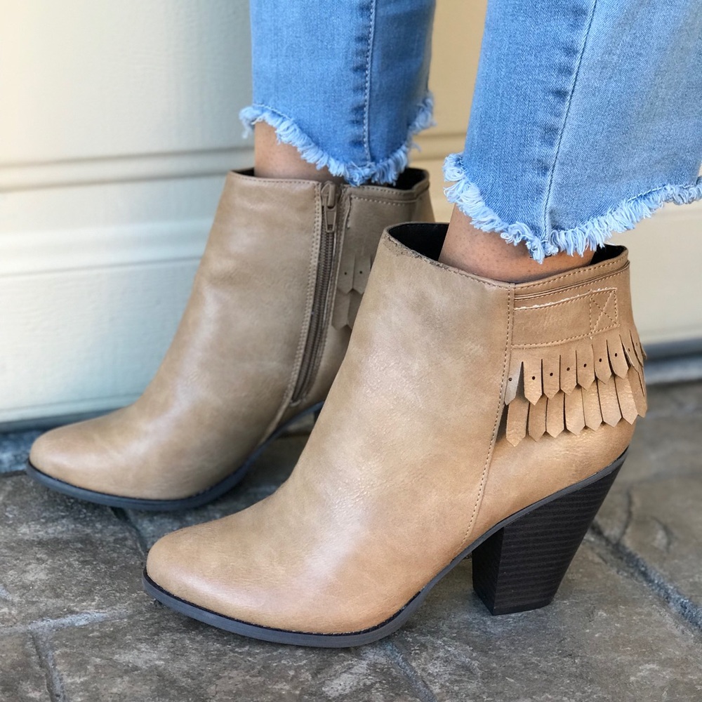 NIB Distressed Fringe Tan Boho Ankle Booties - Picture 1 of 7